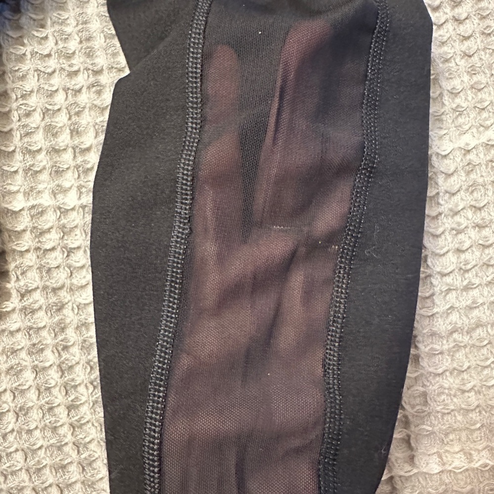 NWT, Fabletics Mila High Waisted Pocket Leggings, Max Compression Fabric, Small - Picture 2 of 2